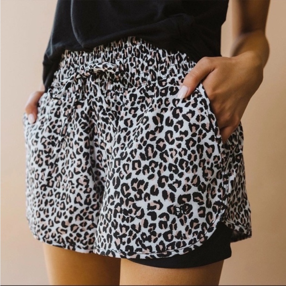 Albion Pursuit Lunge Leopard Print Shorts Size Small
